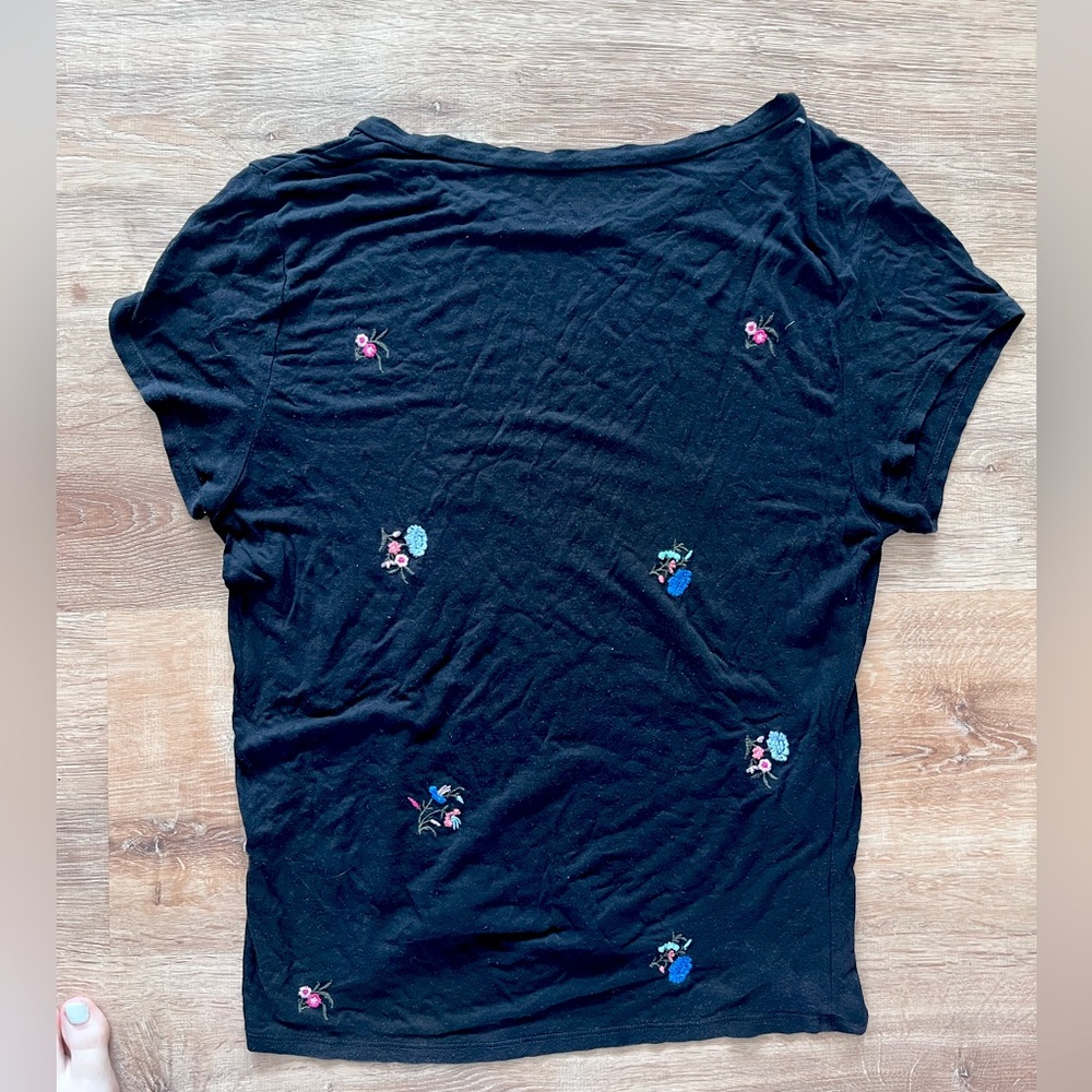 AE black floral embroidered tee
